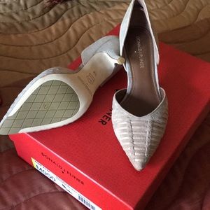 Donald Pliner Finn suede pump